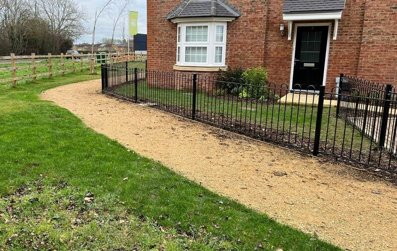 Bow-top fence railings in Faringdon